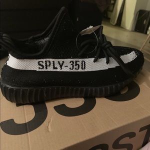 YEEZY V2 (AUTHENTIC)